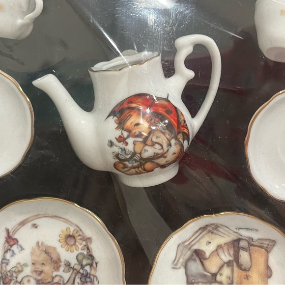 M.J.Hummel Mini Tea Set - Picture 6 of 11